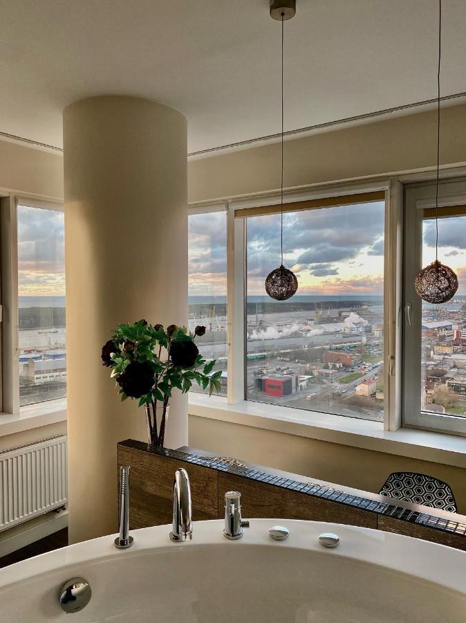 Sky Flat Jacuzzi 27 Floor Appartement Klaipėda Buitenkant foto