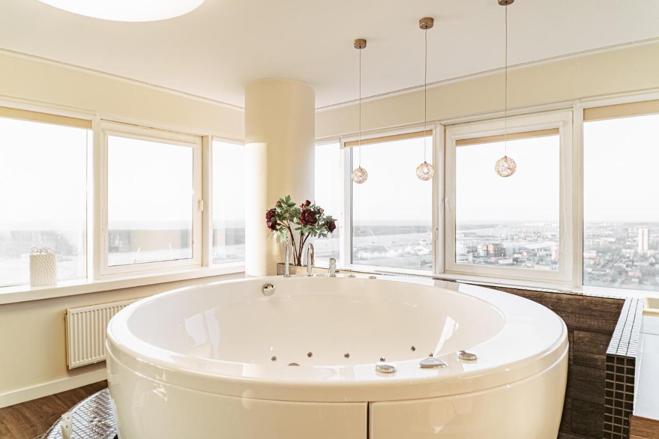 Sky Flat Jacuzzi 27 Floor Appartement Klaipėda Buitenkant foto