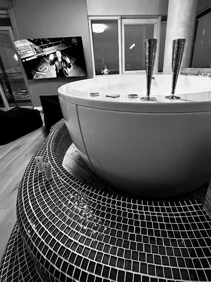Sky Flat Jacuzzi 27 Floor Appartement Klaipėda Buitenkant foto