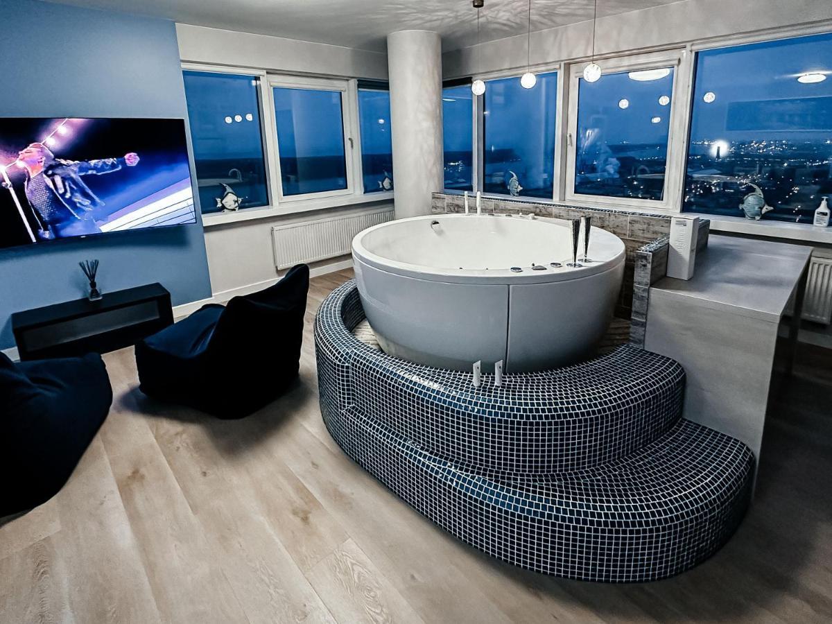 Sky Flat Jacuzzi 27 Floor Appartement Klaipėda Buitenkant foto