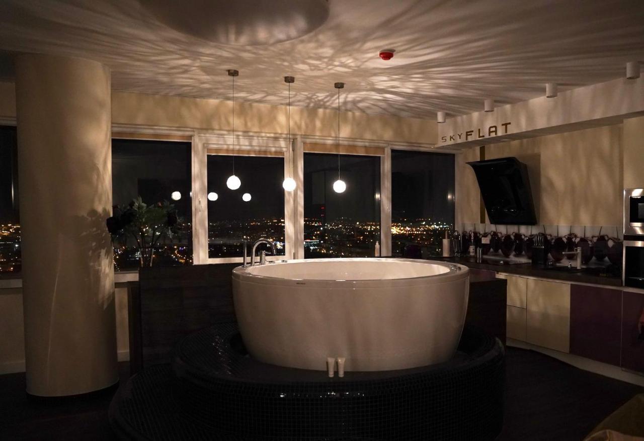 Sky Flat Jacuzzi 27 Floor Appartement Klaipėda Buitenkant foto